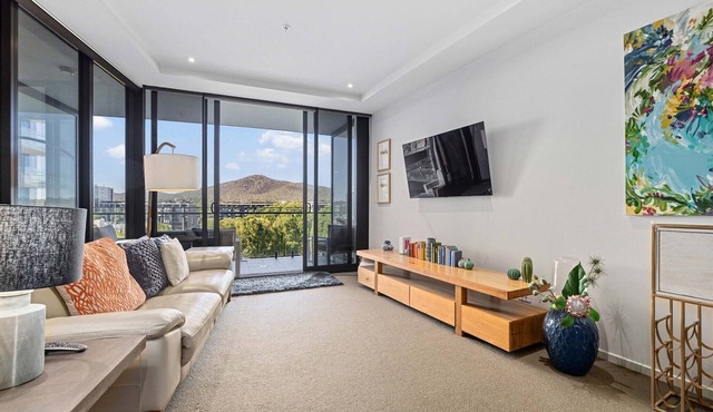 Sky High Views in the Heart of Canberra