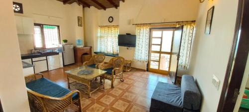 Sky Touch Cottaage & Stays, Luxury mountains view villa, mukteshwar