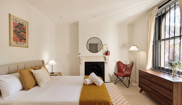 Spacious Surry Hills Home Sleeps 10 Parking Available