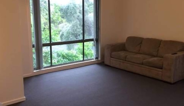 Stay on the Simmons Apartment