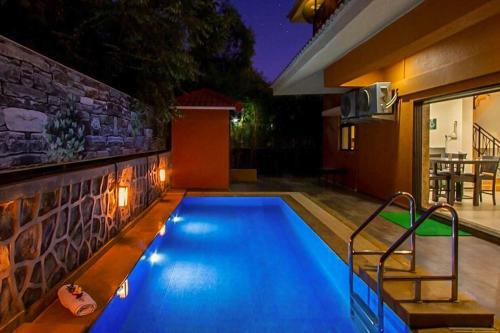 StayVista's B-22 Autumn with Private Pool & Terrace
