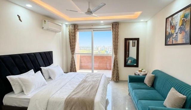 Stella Homestay Near Yashobhoomi with Rooftop