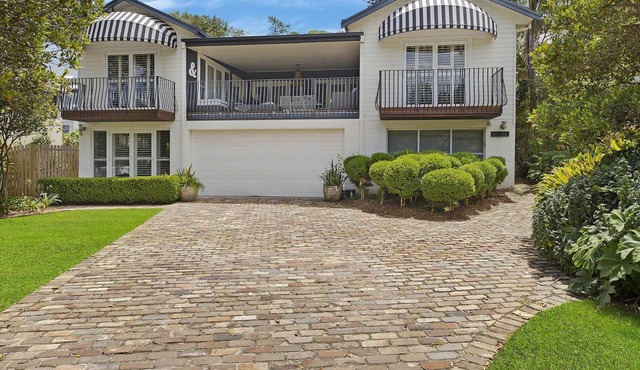 Stones throw to stunning North Avoca Beach