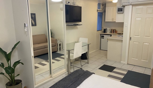 Studio Apartment in Griffith