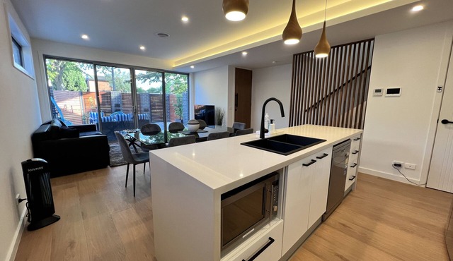 Stunning Dickson Luxe 3BR 2 Bath Double LUG Wifi Wine Brand New Townhouse