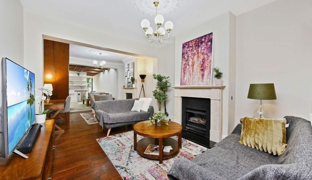 Stunning home, close to city, railway station and cafes