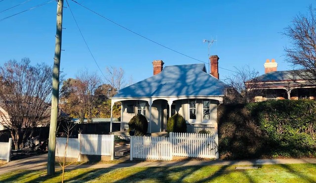 Stunning Keppel St. Federation Cottage