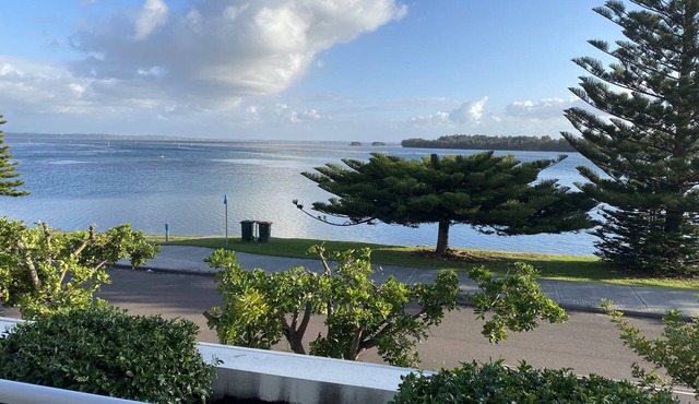 Stunning Waterview house sized apartment. Walk to beaches and restaurants.