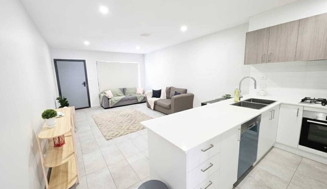 Stylish 2BR Retreat Near UC & Belconnen Mall