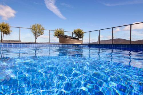 Stylish Apartment with Rooftop Pool, Minutes from City and ANU