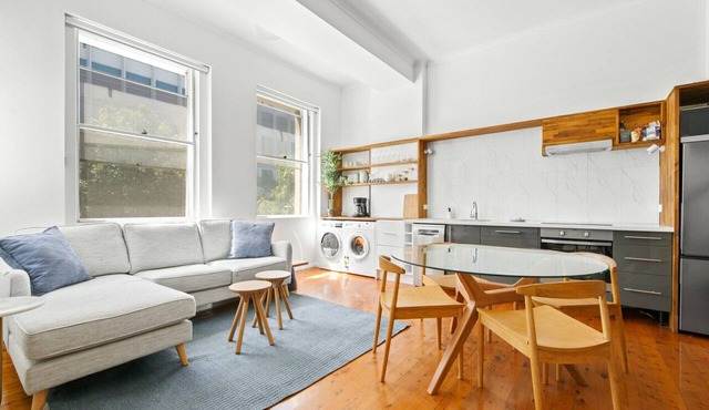 Stylish Inner City 2-Bed Unit by Fig Lane Park