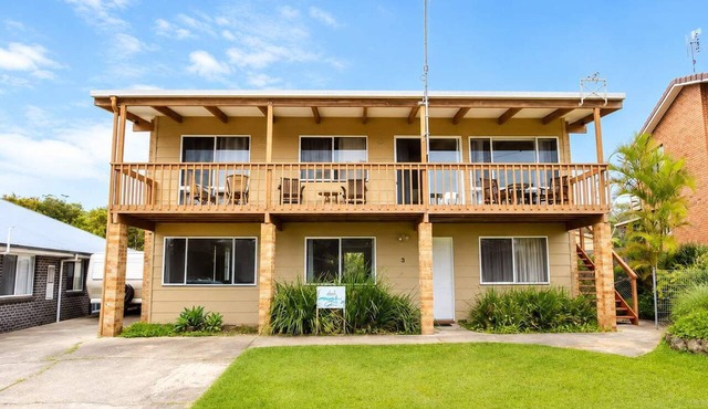 Summer Beach House - Pet-friendly Kioloa beach house near sand & surf