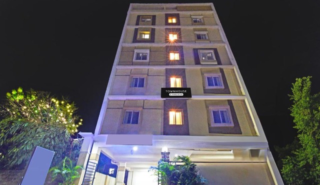 Super Townhouse Kondapur Near Botanical Garden Formerly RRR Inn