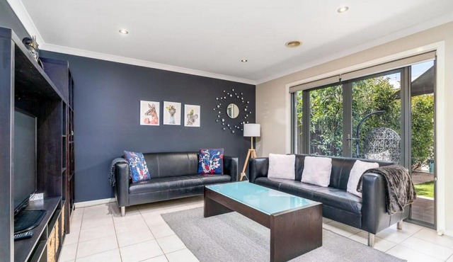 Superb 3BR Townhouse near Town Centre - Hosted by Canstay