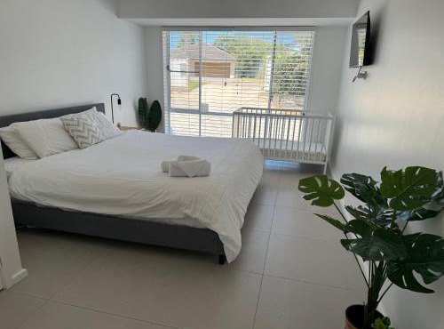 Suzie Q - Spacious 4BR home - 150m to beach - Pet Friendly