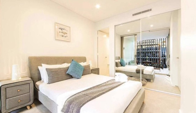 Sydney Rosebery apartment close Green square