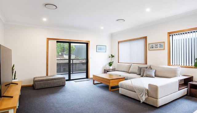 Tangerine - Pet Friendly - 3 Mins Walk to Beach