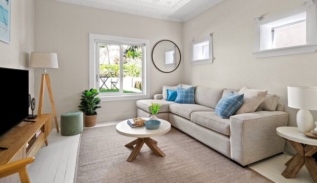 'The Bellevue' - Art Deco Abode, close to Bondi Beach!