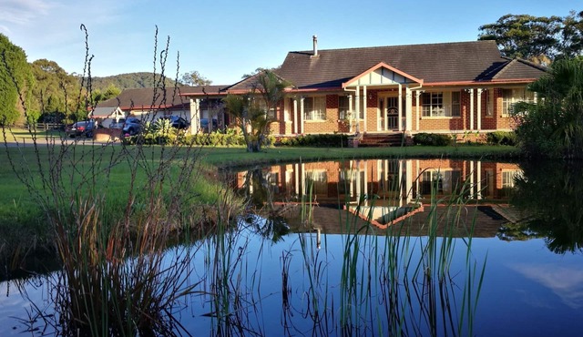 The Cedar Garden- 2.5 acres home on beachside