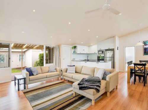 The Deckhouse I Pet Friendly I 2 Mins to Beach