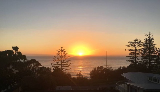 The Loft - Stunning views opposite Sharkies Beach / 5-star quality