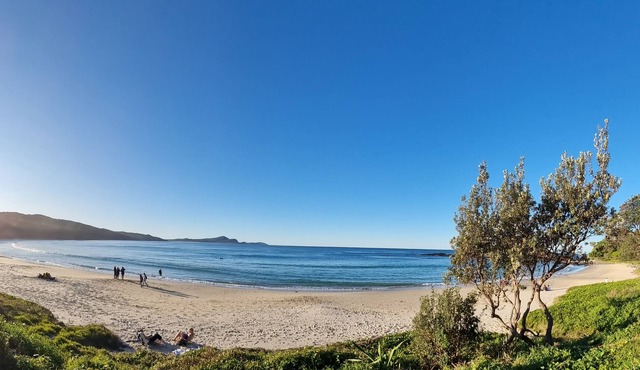 The Log Cabin (1 min to beach)