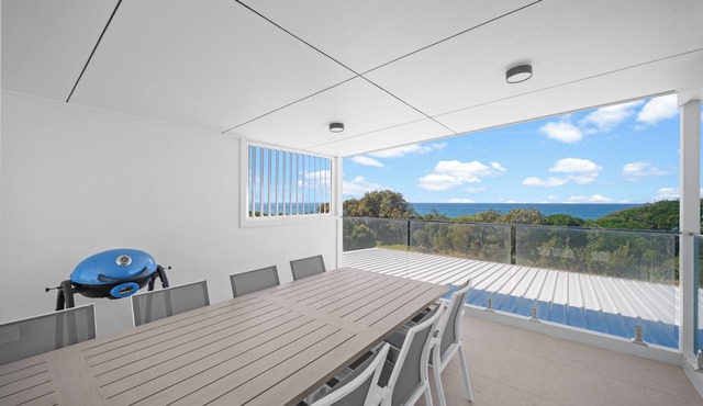 The Lookout – Resort Living with Panoramic Views Over Diamond Beach