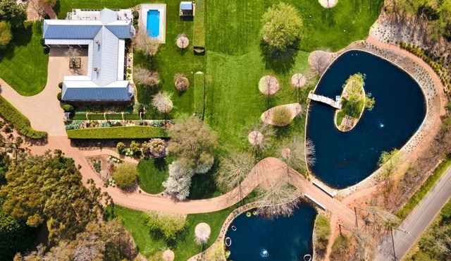 The Ponds, country views as far as the eye can see 10 minutes to Bowral