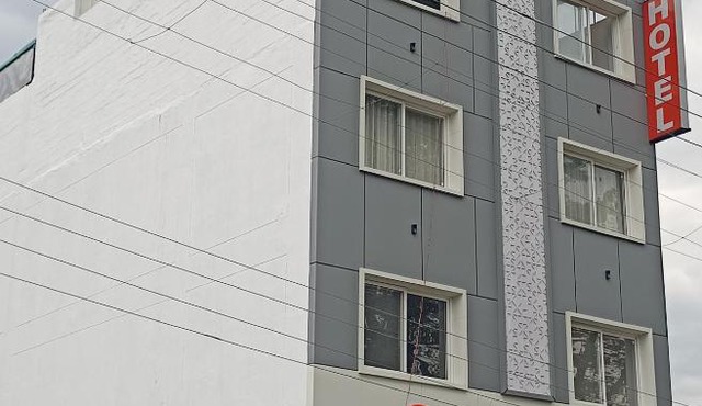 Townhouse 1334 Hotel Ganga Orbit