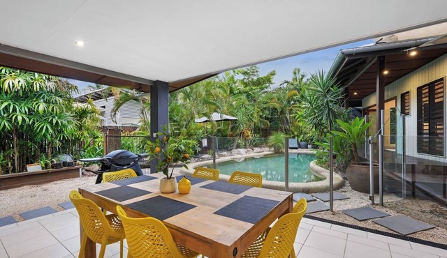 Trinity Beach Entertainer - Space and Privacy in Trinity Beach