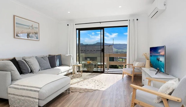 Unwind – gem with beautiful hillside views