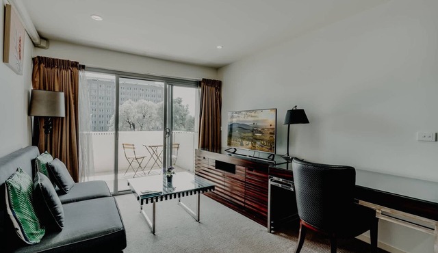 Urban 1-Bed Apartment in the Heart of the City