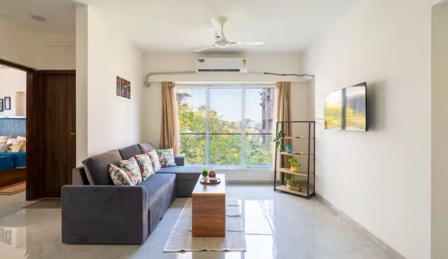 Vibrant, Elegant 2bhk Apt near BKC/Gym Access