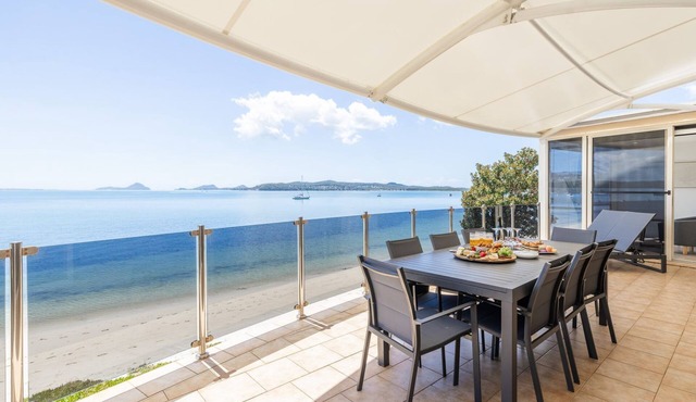 Wanda Beach Waterfront , 161 Soldiers Point Rd - waterfront, air con, linen, Wi-Fi