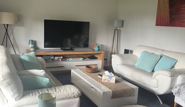 Welcome to Banksia Cottage in Mittagong, walking distance to cafes, shops & lake