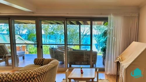 WishStay Waterfront Luxury Retreat - private pool