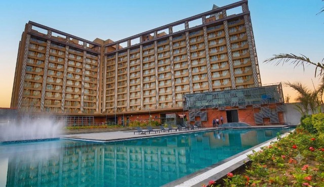 WowStay at Weekend Address, Surat Airport