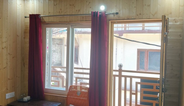 Yamuna pag pinewood hotel