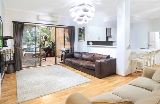 Bdrm Apt Annandale Courtyard 