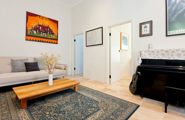 Newport Beach Apartment - walk to everything
