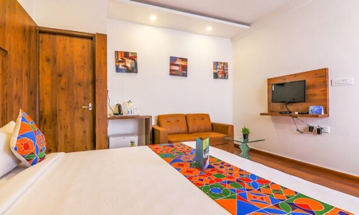 Pulikeshi Nagar Hotel | Fabhotel Vs Suites & Inn