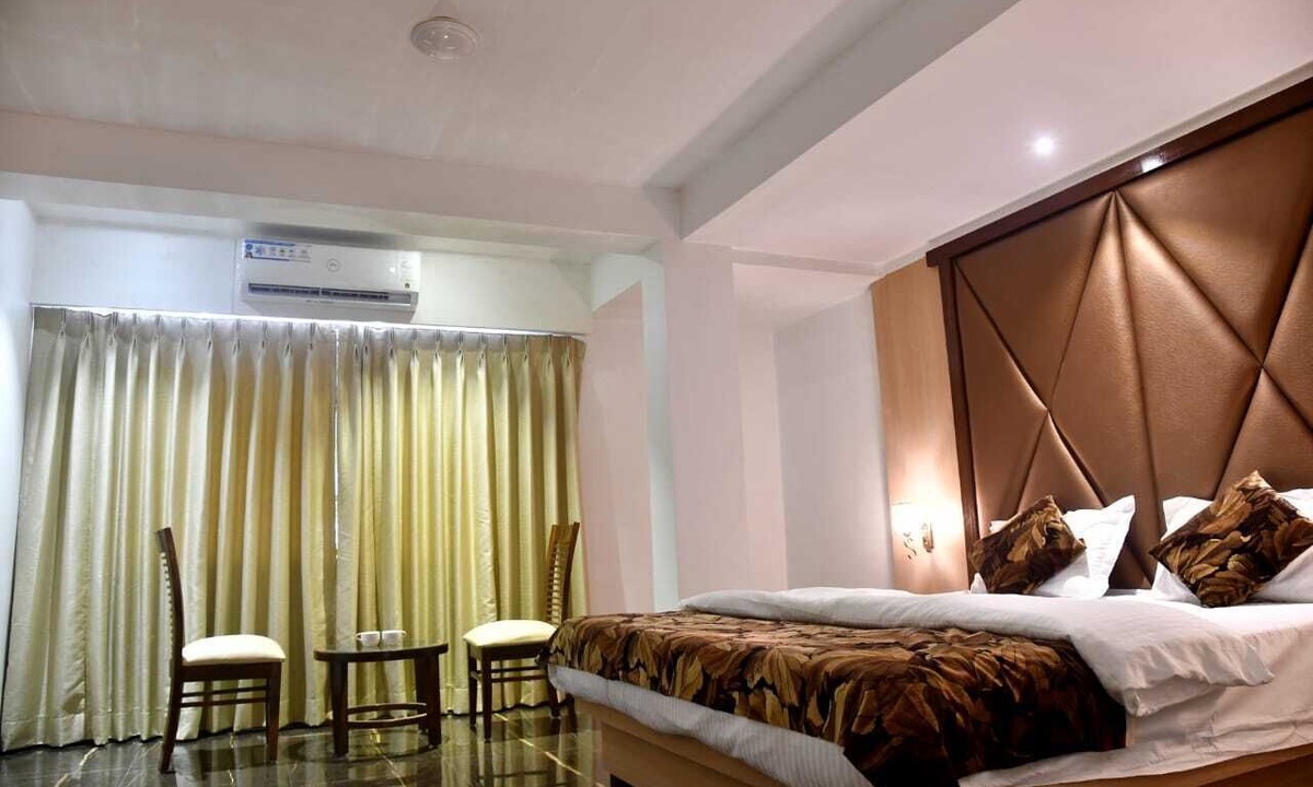 Dahanu Hotel | Hotel Monarch Center Point near Dahanu Beach, Bordi