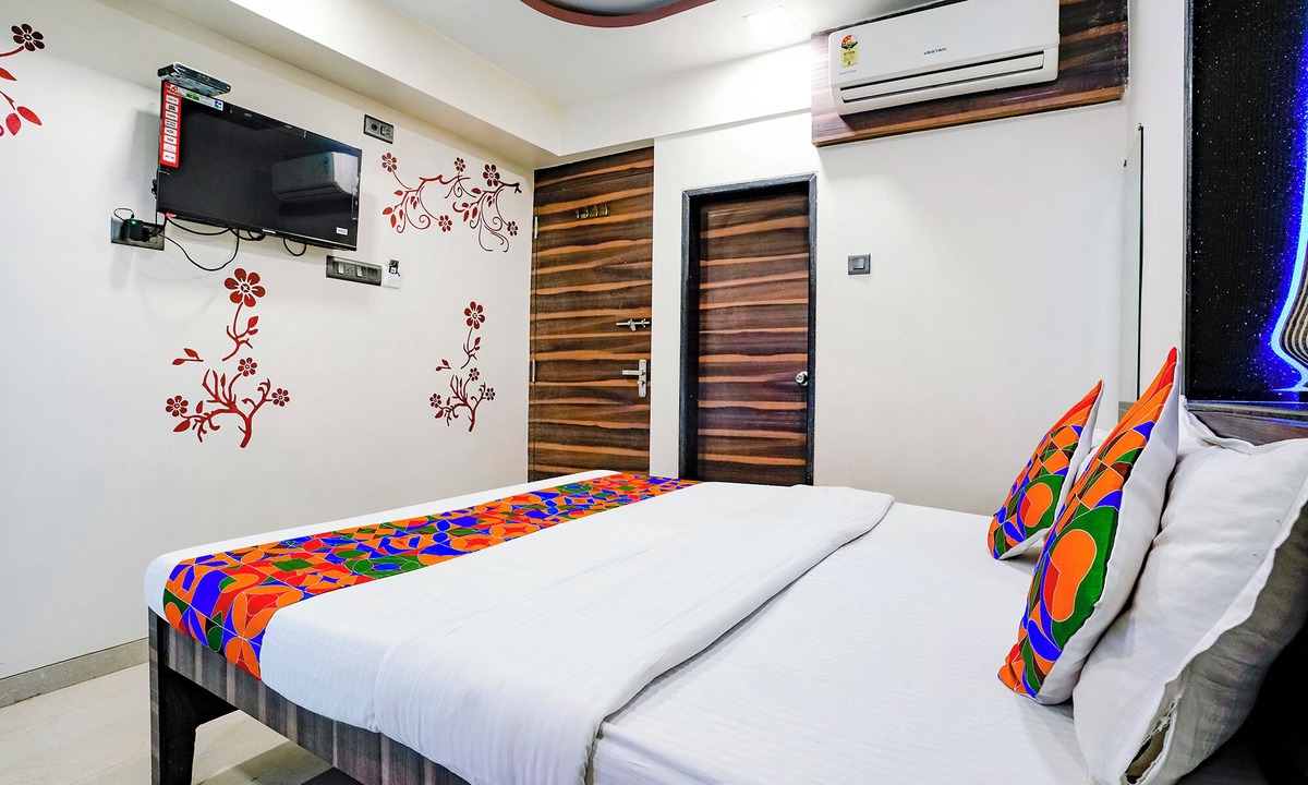 Malad East House | Hotel Shalimar