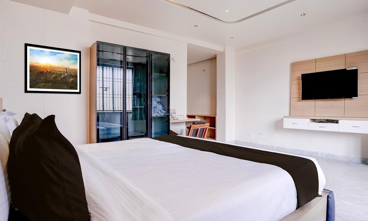 Dharwad House | Premium Hotel Aditya Inn