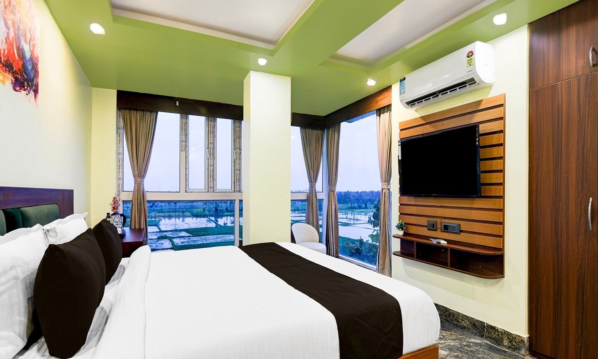 Madanpur House | Super Townhouse Aiims Kolkata
