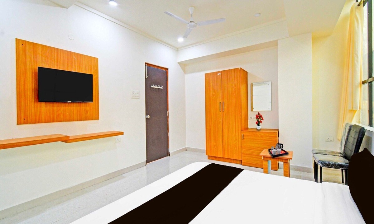 Hyderabad House | Collection O Santosh Nagar Hyderabad