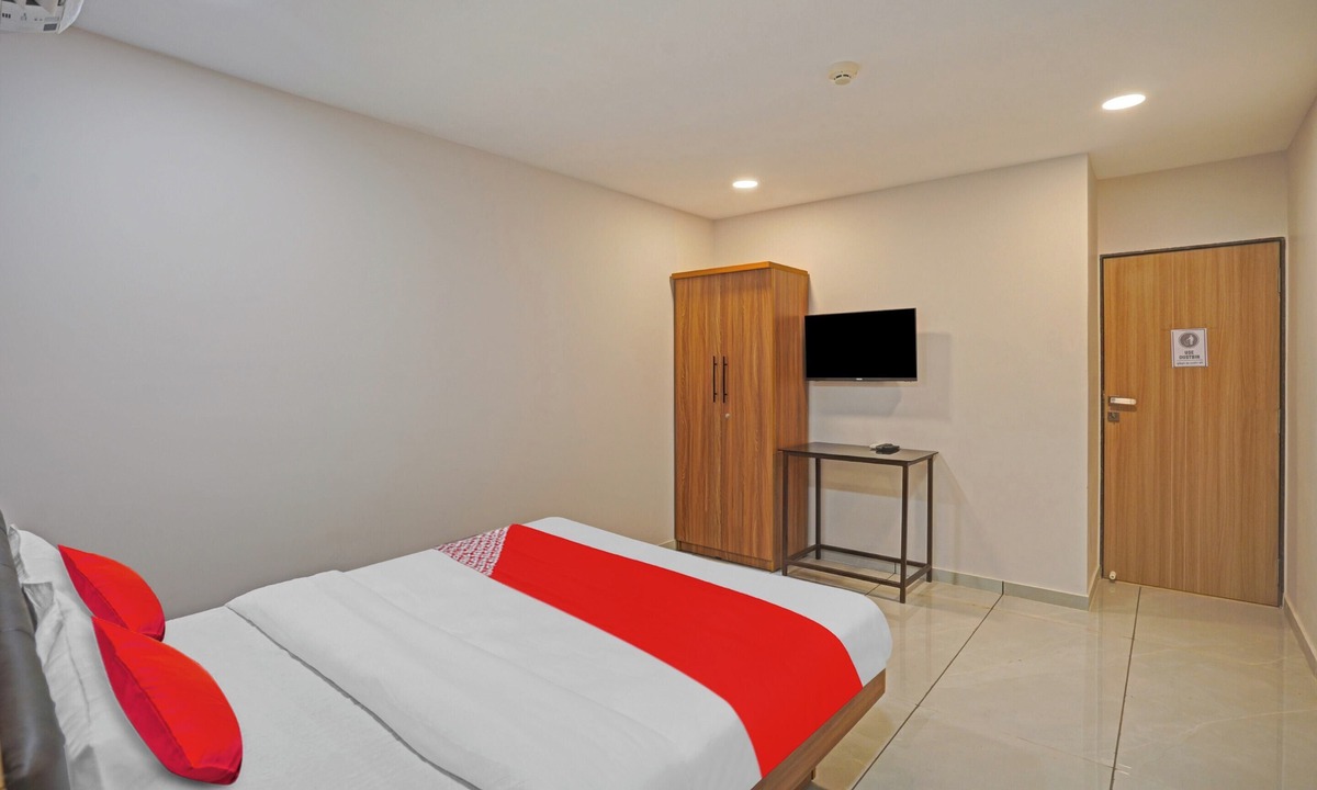 Surat Hotel | Hotel Santeria Inn