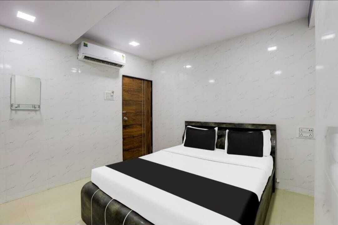 Udhna Hotel | Hotel Delight In By GRB