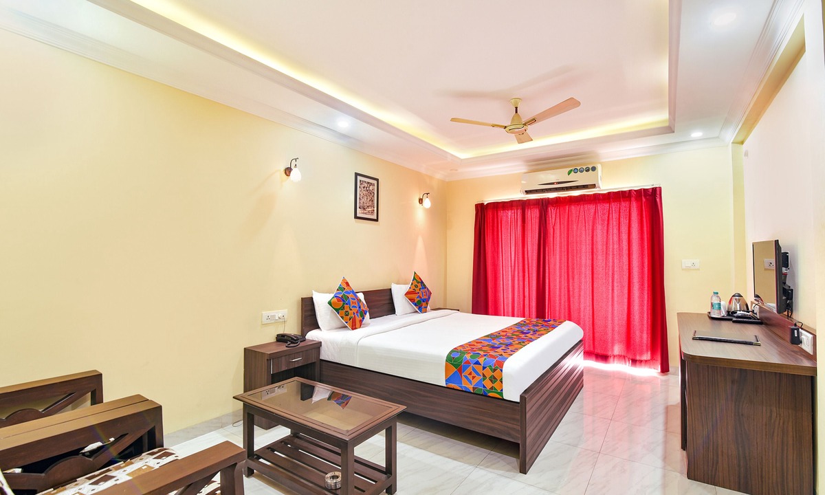 Nerul Hotel | Fabhotel Sai Swastik Nr. Candolim Beach