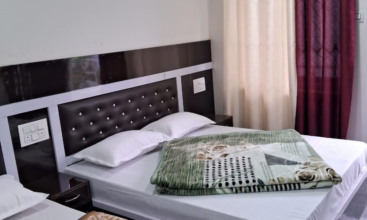 Kharsali Hotel | Goroomgo Uniyal Residency Uttarkashi